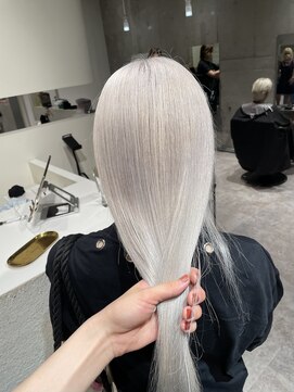 モニカ(MONIQA) ホワイト