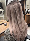 プラチナベージュのロングバレイヤージュ