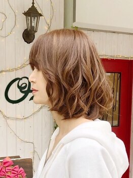 ヘアランド オズ(hair land Oz)の写真/ダメージ軽減の薬剤を使用☆白髪が伸びてきてもわかりにくいカラーが好評です！ハイライト、白髪ぼかしも◎