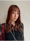 透け感バングの赤みロングウェーブデザインカラー