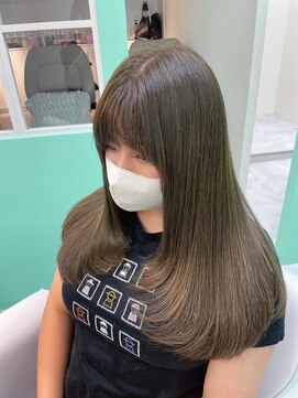 エラ(Ella) レイヤー×Olive color