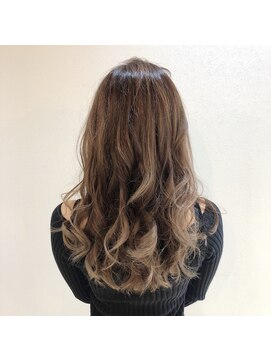 ニルバ(niLva) ミルクティーベージュ