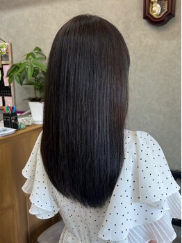 くせ毛・うねりにお悩みの方はHAIRS.BLITZにお任せ下さい！髪質・くせを見極めて最適な施術を致します◎