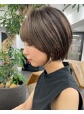 ハイライト白髪ぼかしダブルカラーインナーカラーショートボブ