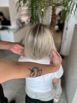 キング 心斎橋店(K!ng)&nbsp;ハイライトカラーミルクティーベージュレイヤーカット