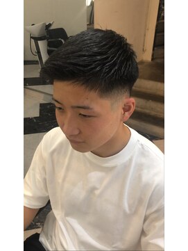 メリケンバーバーショップ フクオカ(MERICAN BARBERSHOP FUK) かき上げヘアショートレイアーくせ毛風パーマコンマヘア76