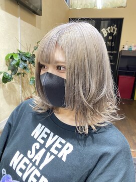 サムブリッジ(SOMEBRIDGE) ホワイトミルクティー カラー × ちょいウルフ （SOMEBRIDGE）