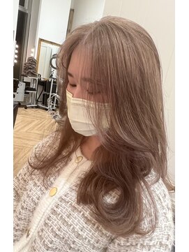 コワファースト させぼ五番街店(COIFF1RST) 顔周りレイヤー×ミルクティーベージュ