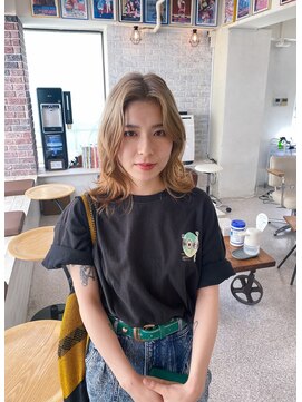 ヘアー アレス(hair ales) ミディアムレイヤー ブロンドベージュ