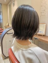 ブロッサム 東中野店&nbsp;20代30代40代外ハネアッシュグレージュ肩ライン耳掛け