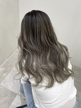 ジゼル(gisele) グレージュバレイヤージュ