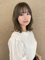 ビファインべクス(Befine becs) ブリーチ1回で透明感ベージュカラー 肩