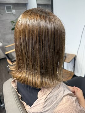 サロンドユニック(salon de UNIC) フルカラー、アッシュベージュ切りっぱなし外ハネボブ