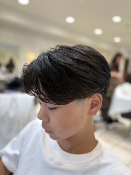 ルグランシャトー オム(Le grand chateau HOMME) 毛流れセンターパート＆テーパーフェード