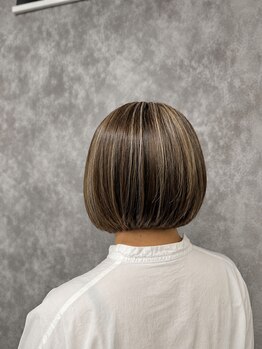 ヘアーズミンク ハグラザキ(Hairs mink Hagurazaki)の写真/大人女性に似合う上品カラー。自然なおしゃれ感と扱いやすさを大切にした、マンツーマン施術のサロンです。