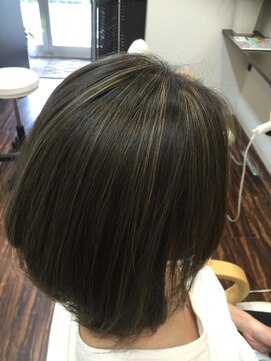 ヘアーアンドメイク きゃら(Hair&Make chara) ゴールドメッシュ