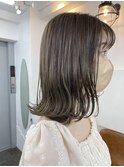 オリーブベージュ