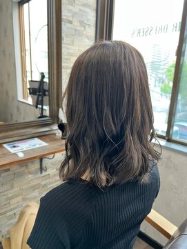 ハサミバイアトリエナガノ 千葉(8sami by atelier nagano) ショートボブ/センターパート/ツヤ髪/グラデーション/イヤリング