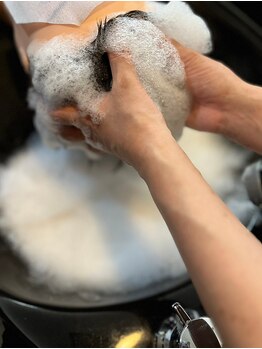 ルミエールイリゼ 城陽店(Lumiere Irisee)の写真/【アルプラザ城陽4F】マイクロバブルで頭皮の汚れを落としてスッキリ☆頭皮環境を整えます♪