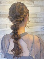 アイディー バイ ケンジ(id. by KENJE)&nbsp;大人ガーリーアレンジ編み下ろし玉ねぎヘア結婚式二次会アレンジ