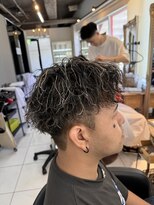 アイズ 海老名(AIZU) ツイストスパイラルパーマ ホワイトメッシュ ハイライト 眉毛