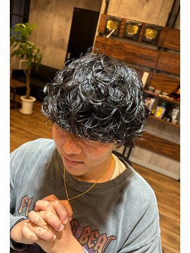 レオン(LEON) ツイスパ　ハイライト　波巻き　パーマ　六甲　メンズ