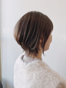 レシェル 松阪(RECIEL) やさしいグレーカラーの大人エアリーショート