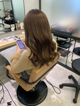 リジー(Litzy) ベージュカラー/嶋田 綺星