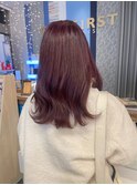 ピンクブラウンカラーのミディアムヘア