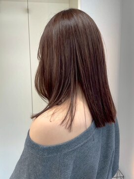 ロイオブジゼル(roi of GiseL) ミディアム レイヤー 顔周りカット 前髪 暗めカラー 20代30代