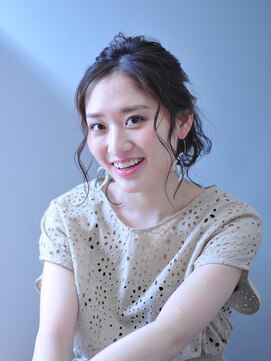 ウィーク 梅田(UiiC) 愛され系カジュアルヘアセット