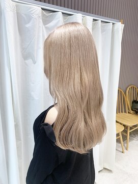シンシェアサロン 原宿店(Qin shaire salon) ことりベージュ fromis_9ナギョン髪色 ミルクティーカラー