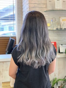 ハグ 横浜(HUG) バレイヤージュ　プラチナシルバー