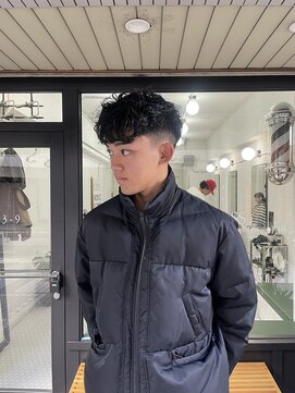 ウェルネス(Wellness) スペインカール、フェード、スキンフェード