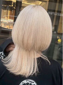 アウラ(AURA) 盛岡ダブルカラーブロンドハイトーンミルクティーベージュ韓国