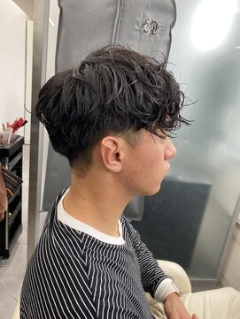 ジエクト アイロ 江坂駅前店(The Ect ilo) 緩めスペインカール×前下がりマッシュショート　メンズパーマ