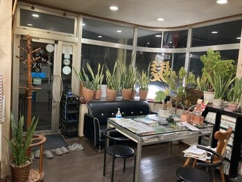 ピーエックス(PX)の写真/【メンズカット￥2,400～】自衛官割引もあり！お手頃価格で定期メンテナンスにもぴったりの理容室◎