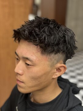 フランクス バーバー ウエストトウキョウ 吉祥寺店(FRANK’S BARBER WEST TOKYO) スパイキーショートブルーブラックフェザーパーマサーフカール