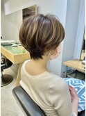 ふんわり立体感で若見え!白髪ぼかしハイライトショート