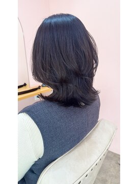 サロン ド ユーア(salon de yuua) 大人くびれミディアムレイヤー　ヘアドネーション　ダークカラー