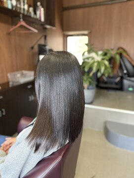 アオイ(Aoi) 暗髪でも重く見えない♪艶感たっぷり髪質改善セミロング