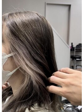 リグ 横浜(Lig.) ハイトーンケアブリーチホワイトインナーカラーイヤリングカラー