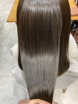 エル 横浜(eL) 赤みを抑えたオリーブグレーカラー