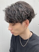 フィフス 栄(fifth)&nbsp;波巻きスパイラルパーマセンターパートツーブロックメンズパーマ