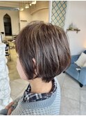 白髪ぼかしハイライト×ショートボブ