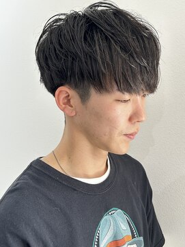 ヒュイル バイ ニアウ(Hwyl by Niau) メンズマッシュツーブロックスパイラルパーマニュアンスパーマ