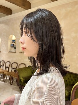 ビュートリアム265(BEAUTRIUM 265) オリーブグレージュ 長めボブ 顔周りレイヤーボブ 外ハネロブ