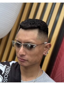 ピシャッとニ代目銀二郎 リーゼントパンチ