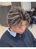 ホワイトシルバーアッシュバレイヤージュセンターパートブリーチ