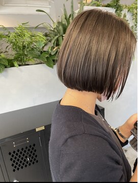 カーメラ(CAMERA) 大人の抜け感ボブ